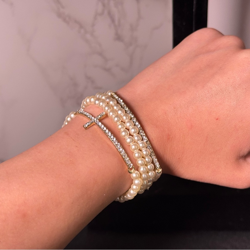 Elegant Pearl and Gold Bracelet Set